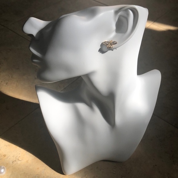 Bee Earrings - Picture 2 of 8